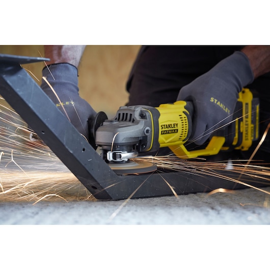 Combo Sierra caladora inalámbrica 20 V+ 2 baterías 4 Ah + cargador 2 A + maleta. Sistema V20